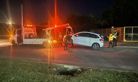 Ocurrió este jueves en la zona del Puerto de Santa Fe. El hombre no tenía licencia profesional y tampoco estaba registrado como prestador de ese servicio. Ocurrió este jueves en la zona del Puerto de Santa Fe. El hombre no tenía licencia profesional y tampoco estaba registrado como prestador de ese servicio.