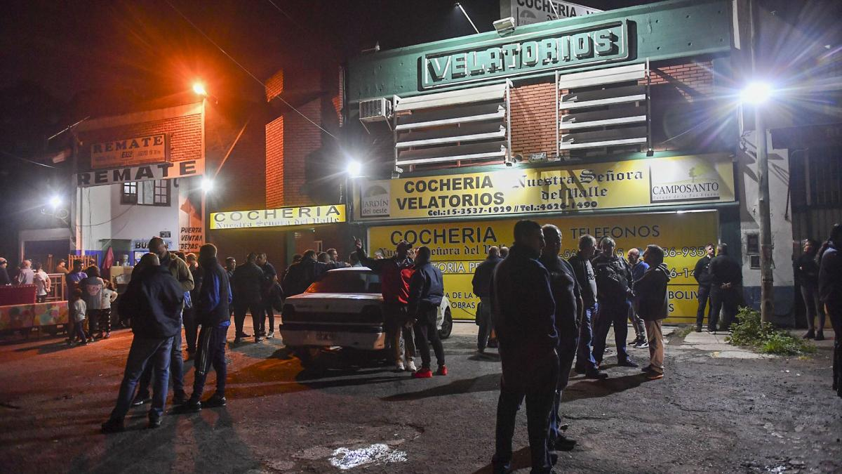 Familiares, amigos, vecinos y compañeros de trabajo despiden a Daniel Barrientos