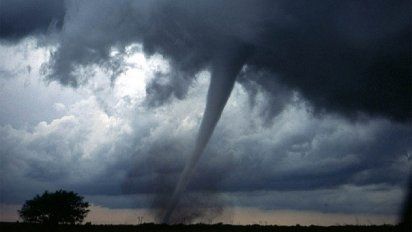 Viral: los escalofriantes videos de tornados gemelos en una ciudad marroquí 