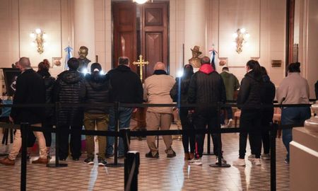 El último adiós en fotos: así despidieron los santafesinos a Locomotora Oliveras. El último adiós en fotos: así despidieron los santafesinos a Locomotora Oliveras.