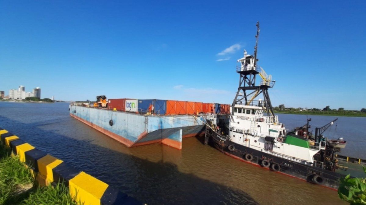 El movimiento del puerto de la ciudad de Santa Fe se produce, básicamente, a través de barcazas. El movimiento del puerto de la ciudad de Santa Fe se produce, básicamente, a través de barcazas.