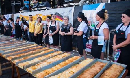El Strudel Fest se realiza todos los años en Santa María, un pueblo bonaerense. El Strudel Fest se realiza todos los años en Santa María, un pueblo bonaerense.