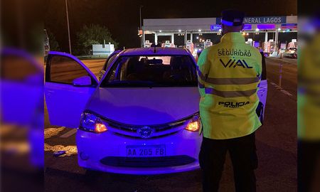 Los hombres se conducían en un auto con documentación adulterada Los hombres se conducían en un auto con documentación adulterada