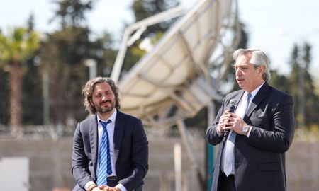 La firma del acuerdo, que prevé una inversión de 400 millones de dólares. La firma del acuerdo, que prevé una inversión de 400 millones de dólares.
