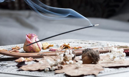 Sahumerios y astrología: qué aroma es ideal según tu signo del zodíaco Sahumerios y astrología: qué aroma es ideal según tu signo del zodíaco