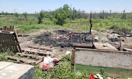 Barrio Loyola: un incendio destruyó totalmente una casa Barrio Loyola: un incendio destruyó totalmente una casa