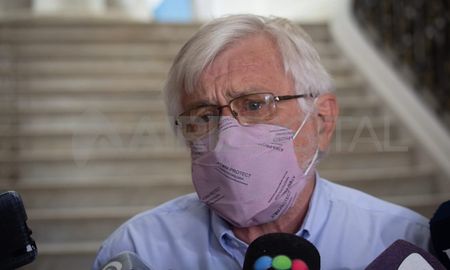 Jorge Hoffman, secretario general de ATE, participa del encuentro entre el gobierno de Santa Fe y los gremios de trabajadores de la administración central. Jorge Hoffman, secretario general de ATE, participa del encuentro entre el gobierno de Santa Fe y los gremios de trabajadores de la administración central.