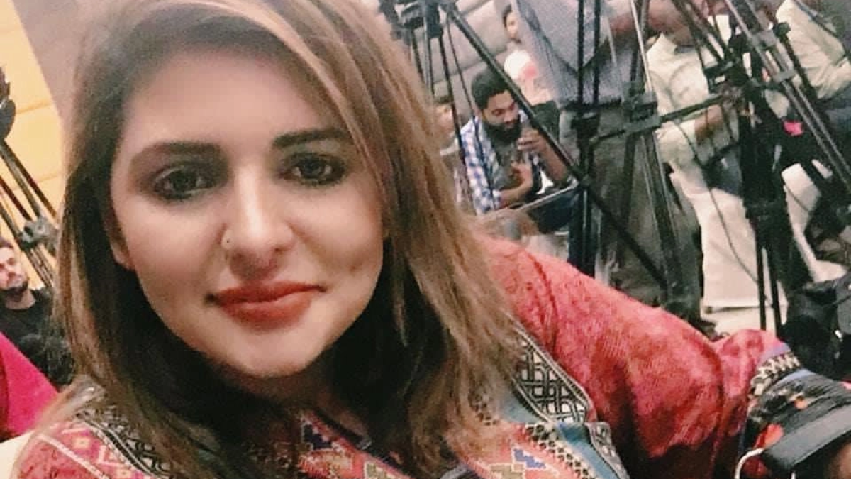 Una periodista murió tras ser aplastada por un camión mientras cubría una marcha.