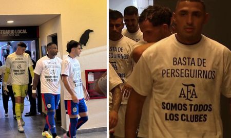 Basta de perseguirnos, AFA somos todos los clubes, la remera con la que salieron los futbolistas de San Lorenzo e Instituto. Basta de perseguirnos, AFA somos todos los clubes, la remera con la que salieron los futbolistas de San Lorenzo e Instituto.