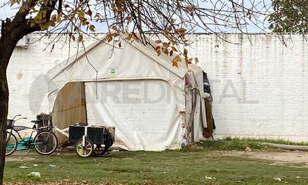 La carpa había sido montada para poder resguardar a las personas que concurren a hacerse hisopados. La carpa había sido montada para poder resguardar a las personas que concurren a hacerse hisopados.