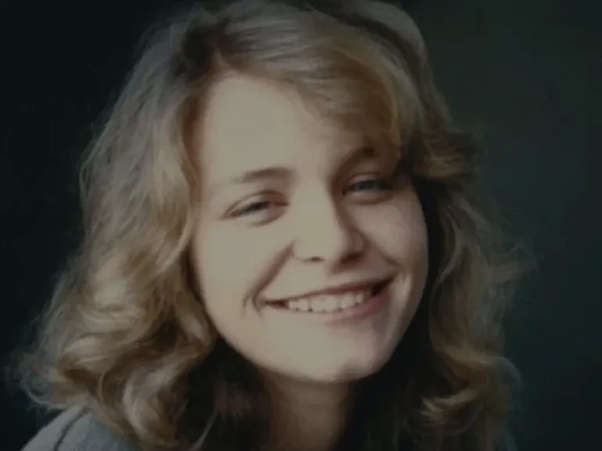 El rostro de Sharon Marshall, o bien Suzanne Sevakis.