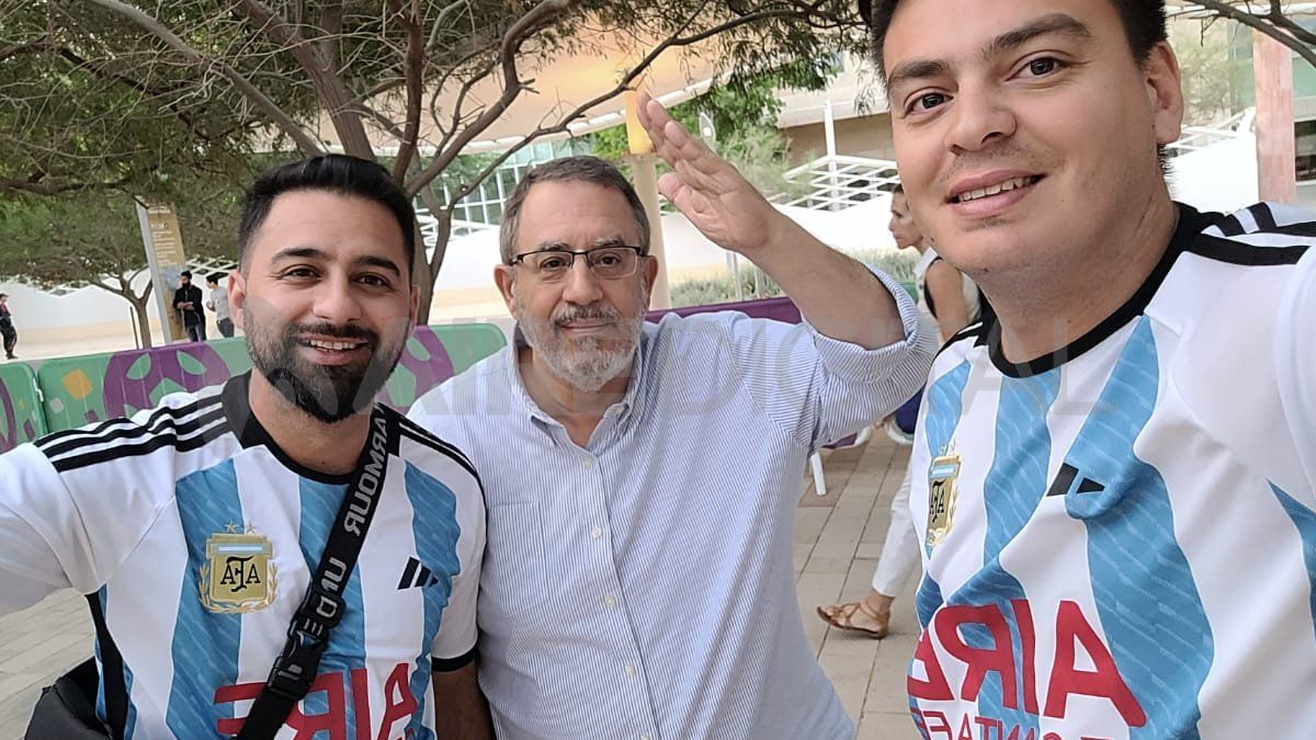 Adriel Driussi y Julian Brochero con Carlos Maslatón.