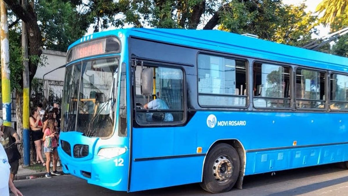 Tras el ataque – del cual hasta el momento no hay mayores precisiones- el chofer fue trasladado al Hospital de Emergencias Clemente Álvarez (HECA).