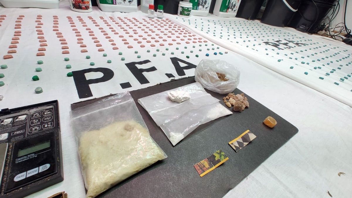 Golpe al narcotráfico en Rosario: secuestraron drogas de diseño valuadas en más de 60 millones de pesos. Golpe al narcotráfico en Rosario: secuestraron drogas de diseño valuadas en más de 60 millones de pesos.