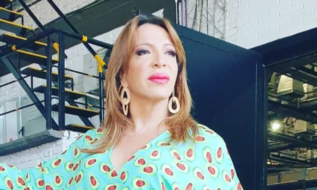 Contra todo clima de tensión, la querida Lizy Tagliani fue fotografiada de espalda en su camarín, completamente seductora. Contra todo clima de tensión, la querida Lizy Tagliani fue fotografiada de espalda en su camarín, completamente seductora.