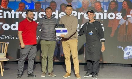 Alexis Zabala recibiendo sus premios por sus pizzas en TodoLáctea 2026. Alexis Zabala recibiendo sus premios por sus pizzas en TodoLáctea 2026.