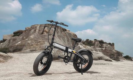 La bicicleta eléctrica permite ahorrar en transporte y es una buena alternativa ecológica. La bicicleta eléctrica permite ahorrar en transporte y es una buena alternativa ecológica.