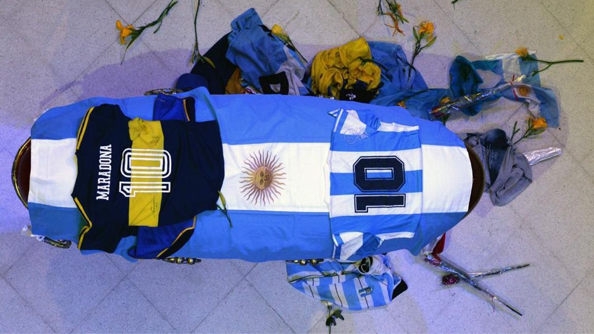 ﻿Los restos de Diego Maradona se velan a cajón cerrado y junto a sus familiares