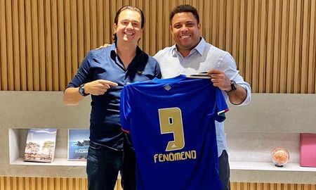 Ronaldo Nazário se convirtió en el accionista mayoritario del Cruzeiro de Brasil, club en el que se formó como jugador. Ronaldo Nazário se convirtió en el accionista mayoritario del Cruzeiro de Brasil, club en el que se formó como jugador.