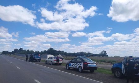 En una persecución policial, detuvieron a dos hombres con 34 millones de pesos y cheques, en la Ruta 18.