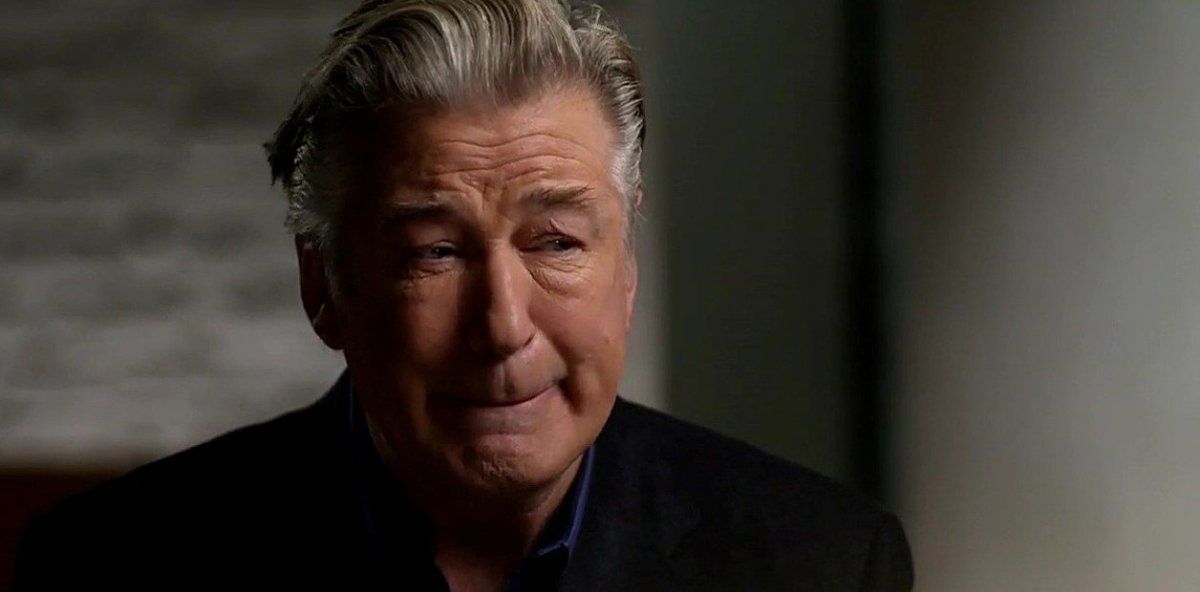 La familia de la directora de fotografía Halyna Hutchins inició juicio a la producción de la cual Alec Baldwin es parte.