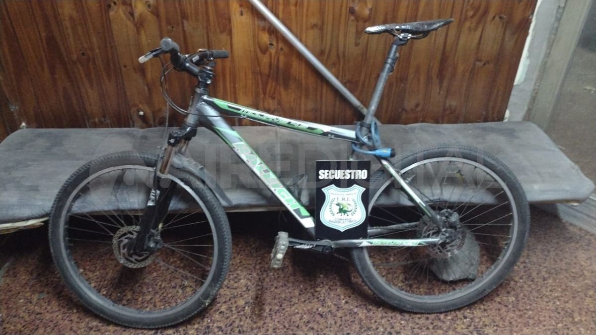 La bicicleta que le habían robado al joven de 22 años fue recuperada por la policía. La bicicleta que le habían robado al joven de 22 años fue recuperada por la policía.