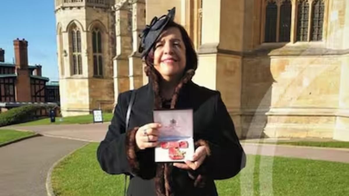 Marta Cohen fue distinguida con la Orden del Imperio Británico. Marta Cohen fue distinguida con la Orden del Imperio Británico.