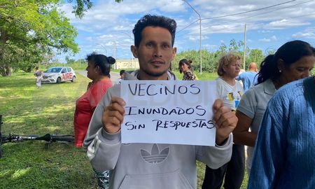 Los vecinos de la Vuelta del Paraguayo quieren autoevacuarse en una zona segura cerca de sus viviendas para poder cuidar sus pertenencias. Los vecinos de la Vuelta del Paraguayo quieren autoevacuarse en una zona segura cerca de sus viviendas para poder cuidar sus pertenencias.
