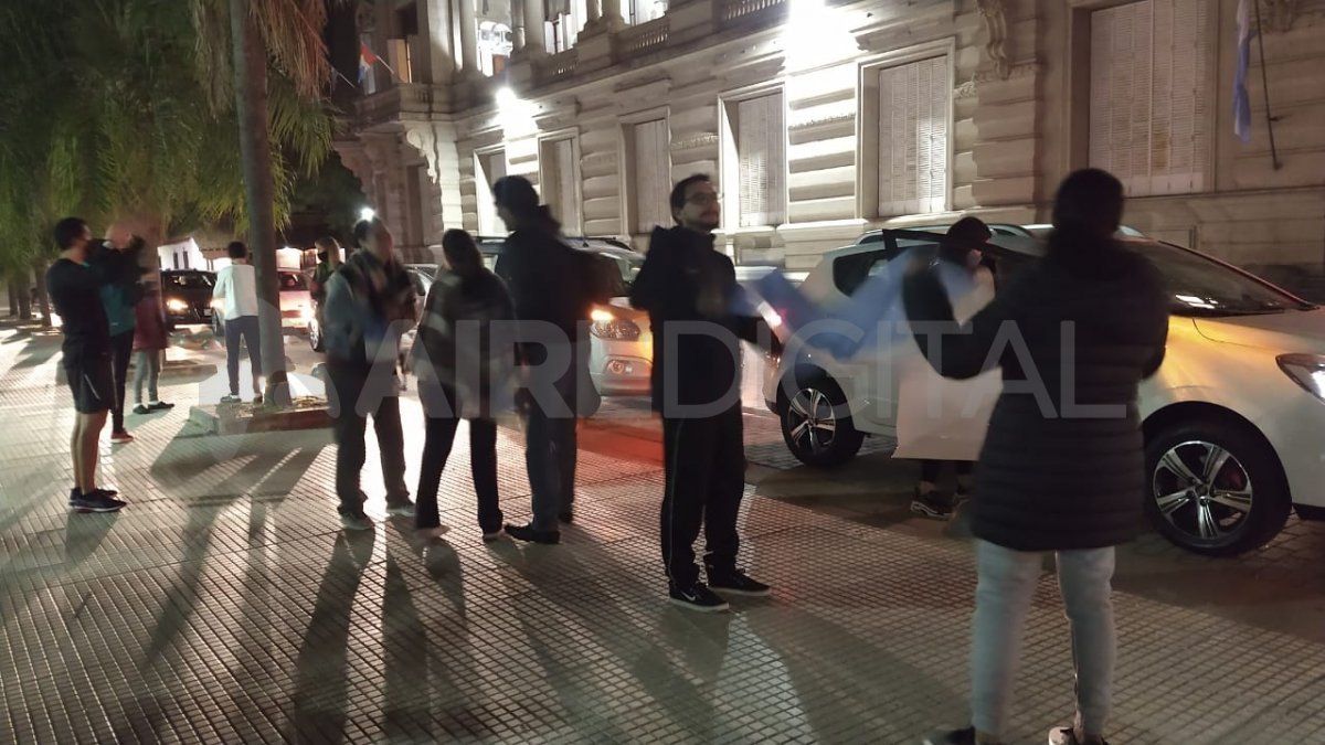 Los padres se manifestaron frente a Casa de Gobierno.