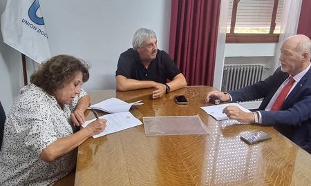 Sergio Romero (UDA), Sara García (AMET) y Fabián Felman (CEA) presentaron un escrito ante las Secretarías de Trabajo y de Educación de la Nación. Sergio Romero (UDA), Sara García (AMET) y Fabián Felman (CEA) presentaron un escrito ante las Secretarías de Trabajo y de Educación de la Nación.