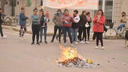Familiares y vecinos se manifestaron en primer término frente a la sede la Jefatura de Policía de San Justo para luego trasladar el reclamo a la Comisaría 2° de la ciudad.