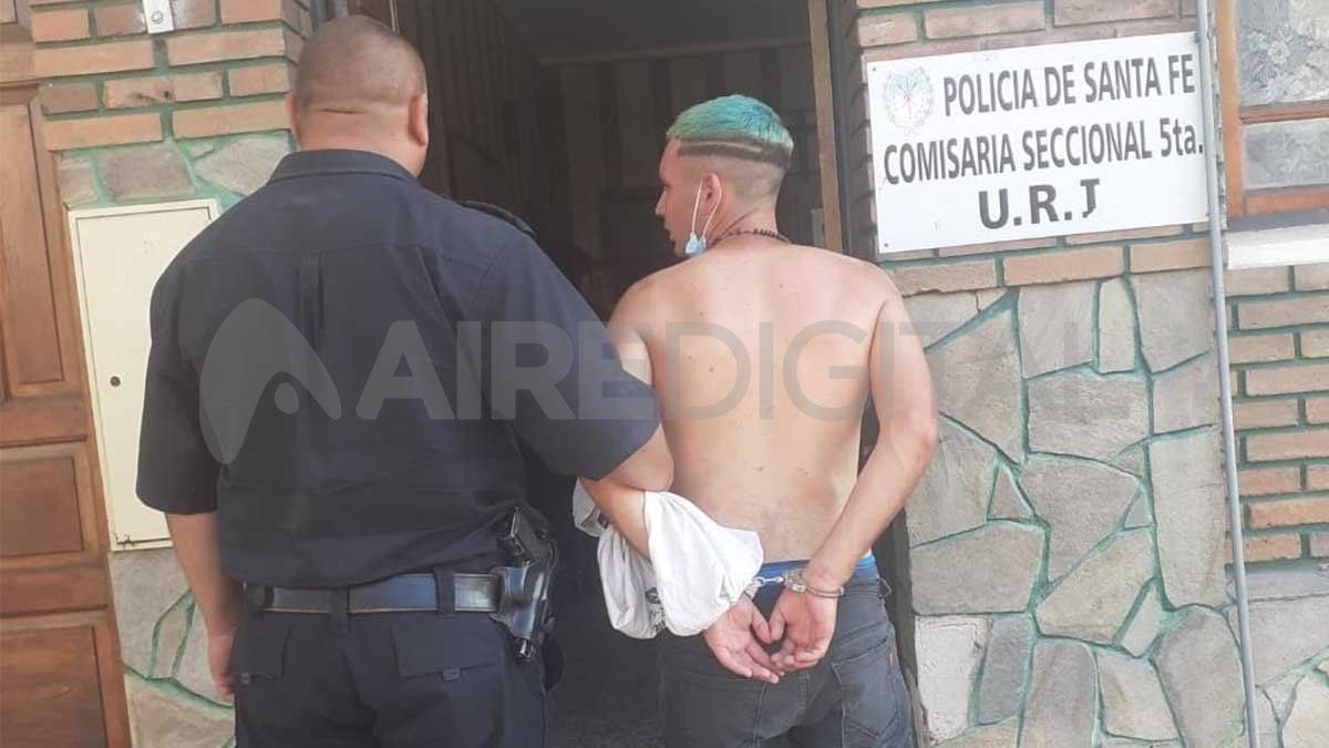 Barrio Sargento Cabral: un adolescente de 14 años denunció que un hombre con pelo verde lo asaltó y lo detuvieron.
