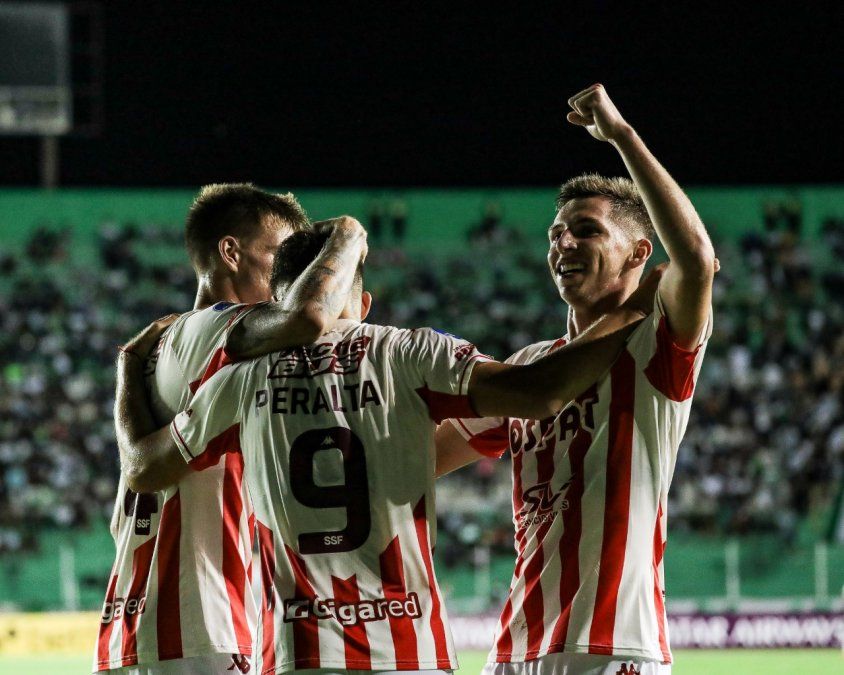 El Club Atlético Unión se impuso 3-1 sobre Oriente Petrolero y sumó tres puntos claves en sus aspiraciones de clasificar a segunda fase de la Conmebol Sudamericana.