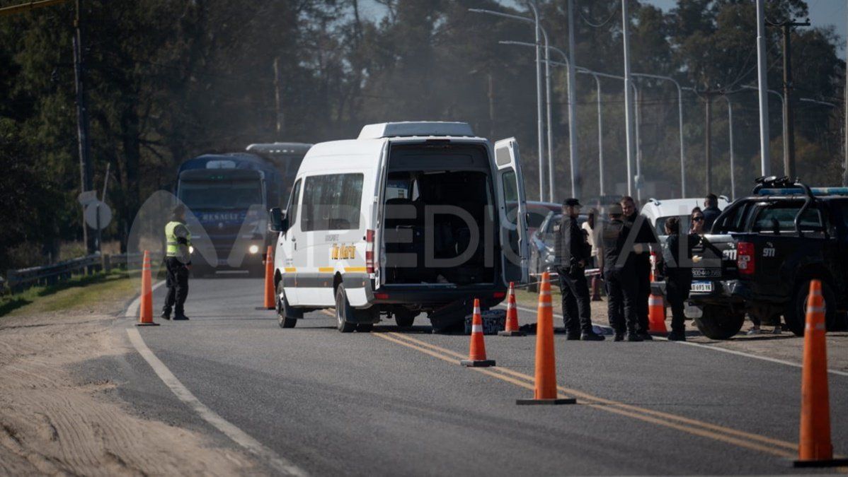 “(El atacante) no iba con ellos. Se subió por el pasillo del medio de la camioneta y empezó a revolear puñaladas para todos lados
