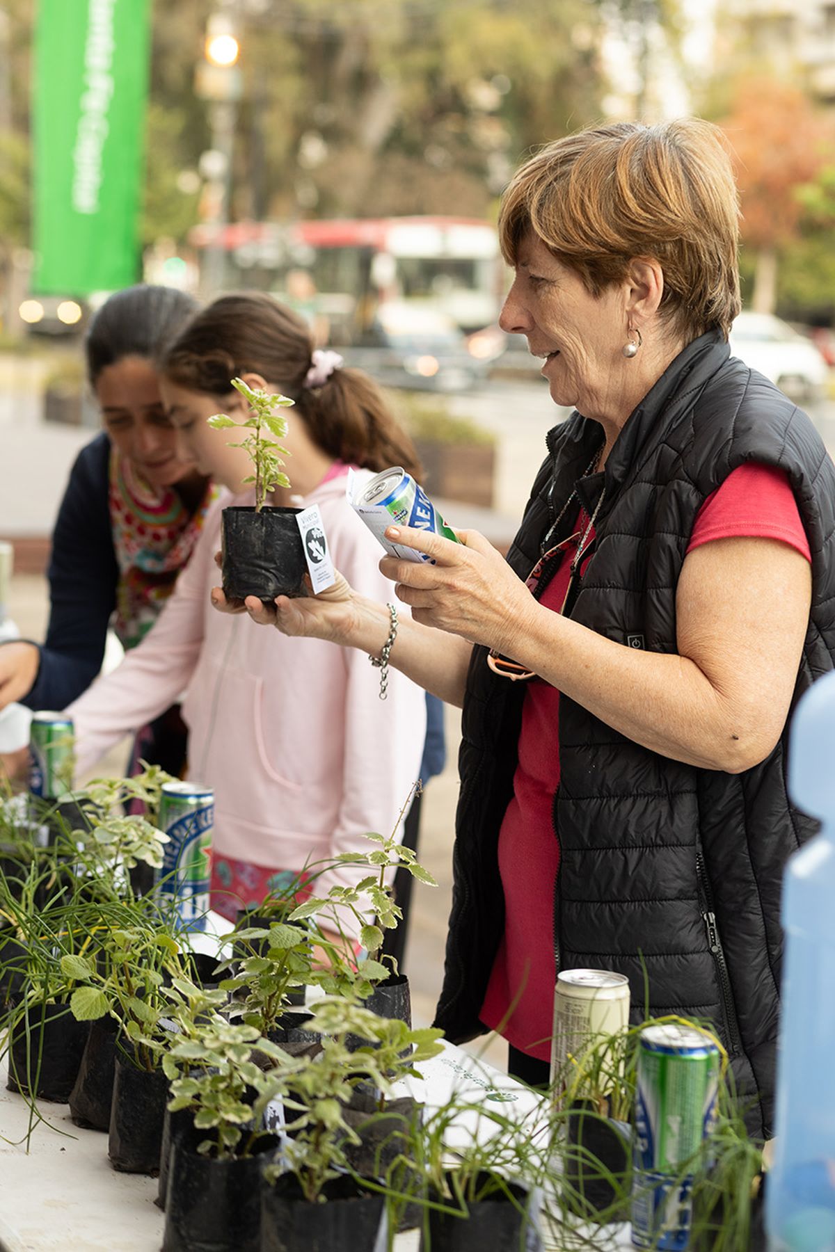 En el Mes del Medio Ambiente, el programa Reccupero puso en marcha diferentes acciones junto con la Municipalidad de Santa Fe para acercar el proyecto a la comunidad y fomentar hábitos sustentables. En el Mes del Medio Ambiente, el programa Reccupero puso en marcha diferentes acciones junto con la Municipalidad de Santa Fe para acercar el proyecto a la comunidad y fomentar hábitos sustentables.