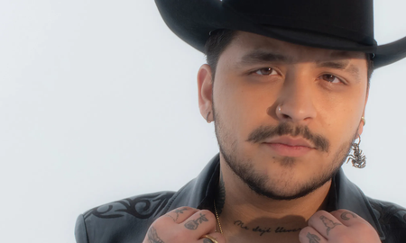 Video: un conocido cantante mexicano sufrió un ataque paranormal en vivo Video: un conocido cantante mexicano sufrió un ataque paranormal en vivo
