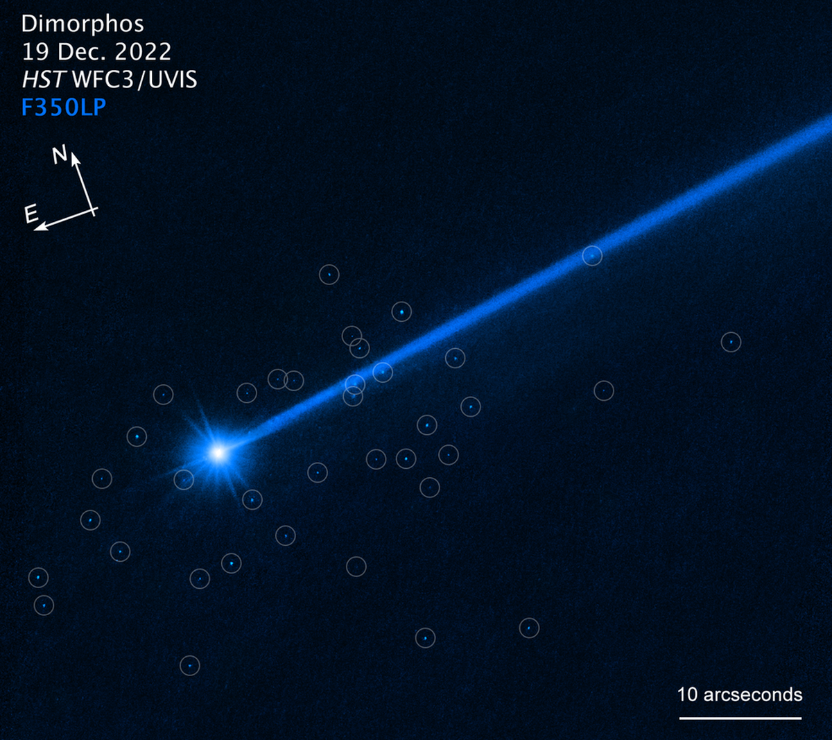 Las pequeñas rocas que salieron despedidas del asteroide que la NASA golpeó con una sonda espacial en el 2022 como parte de una misión de ensayo de defensa planetaria.