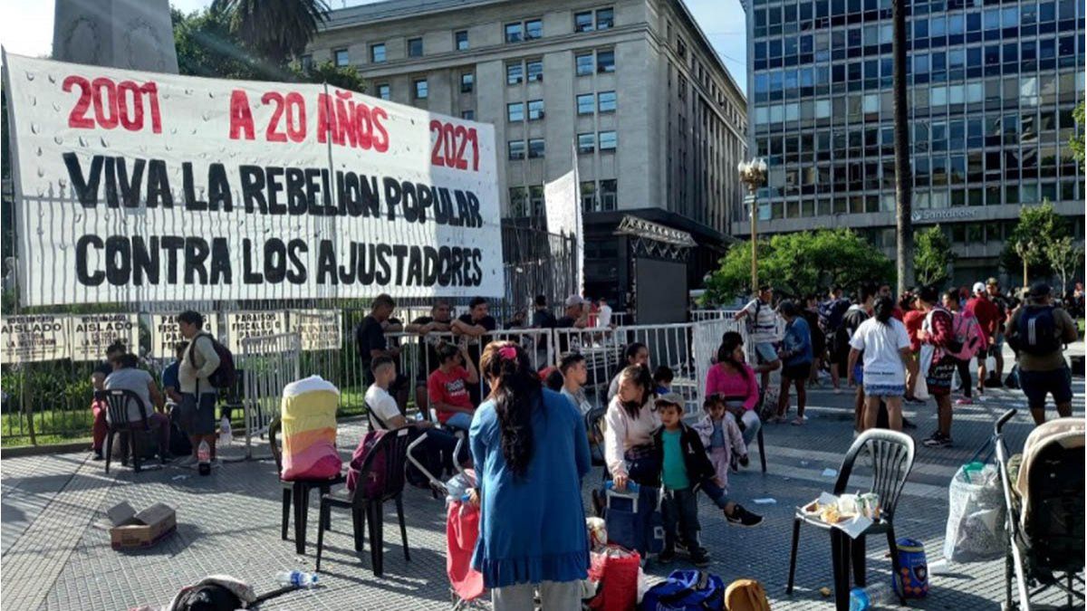 Crisis del 2001: sectores de izquierda y movimientos piqueteros se  reunieron en Plaza de Mayo