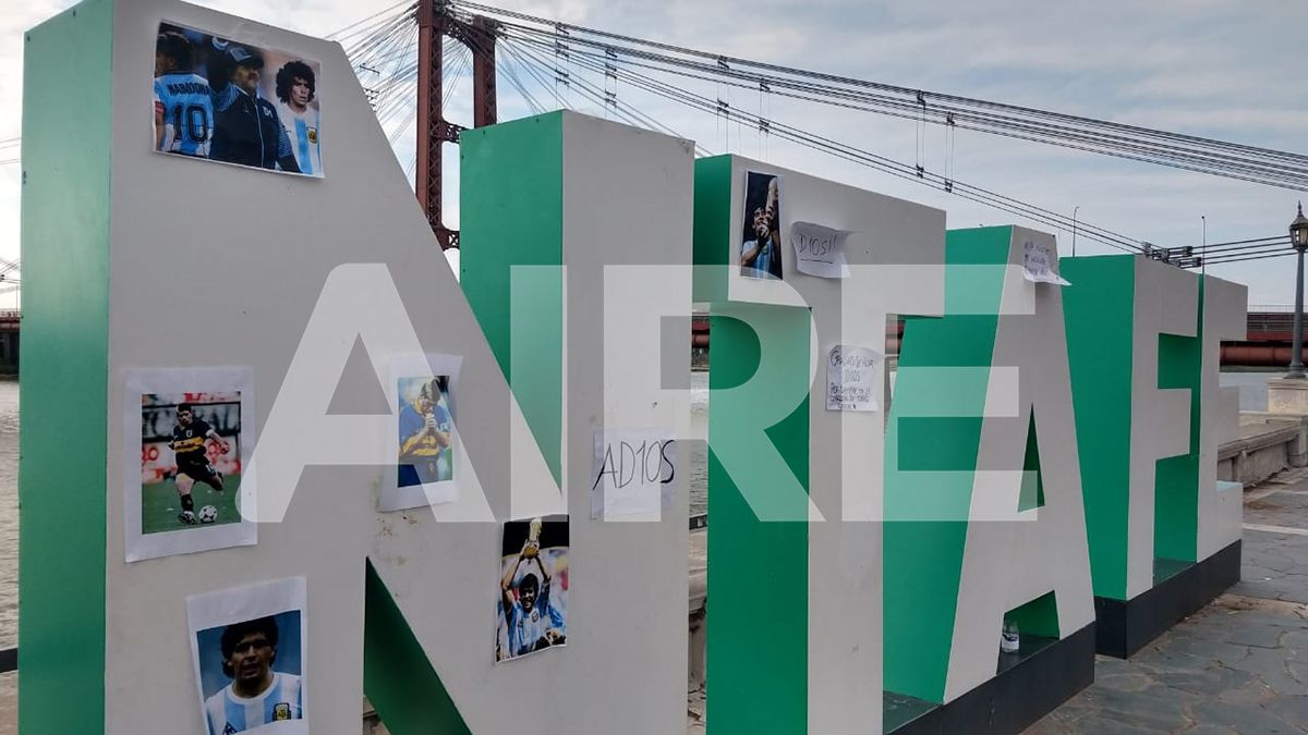 Así están las letras de Santa Fe en la costanera.