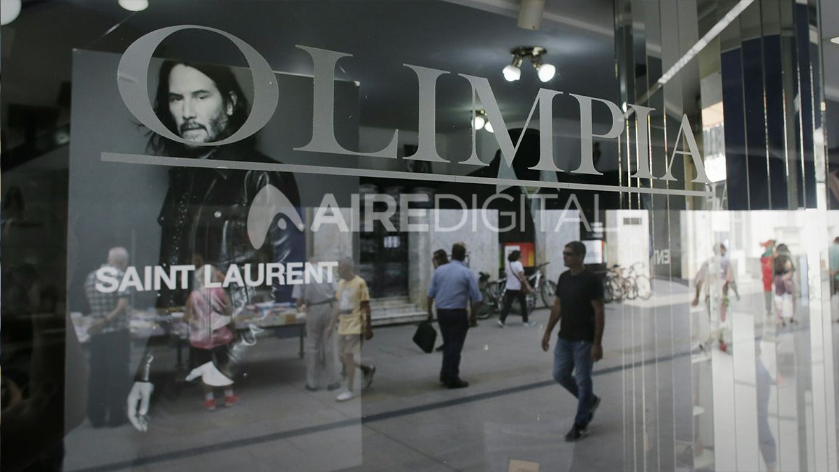 El local ubicado en la peatonal santafesina dejó de comercializar la marca Etiqueta Negra.