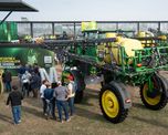 John Deere y Pla desplegaron su arsenal tecnológico enfocado en la sustentabilidad y conexión John Deere y Pla desplegaron su arsenal tecnológico enfocado en la sustentabilidad y conexión