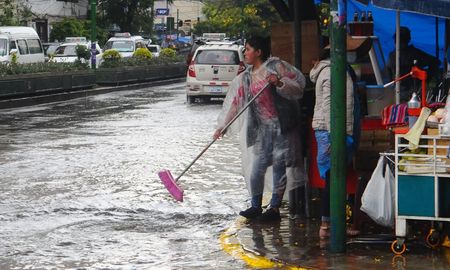 Intensa lluvia provocó inundaciones en las calles de Cochabamba. Intensa lluvia provocó inundaciones en las calles de Cochabamba.