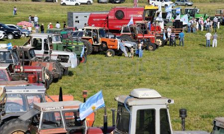 Este martes los productores realizaron una asamblea a la vera de la autopista Rosario–Buenos Aires, a la altura de Arroyo Seco.