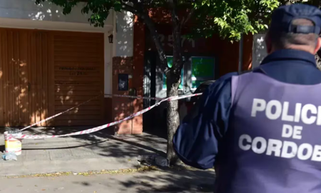 El violento episodio ocurrió durante la mañana del viernes sobre la calle Colombres al 1600 del barrio San Martín, en Córdoba. El violento episodio ocurrió durante la mañana del viernes sobre la calle Colombres al 1600 del barrio San Martín, en Córdoba.