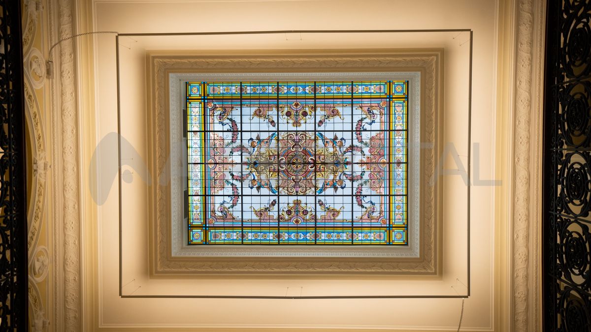 Los vitros que se pueden contemplar en distintos ambientes son una reconstrucción fiel de los originales.