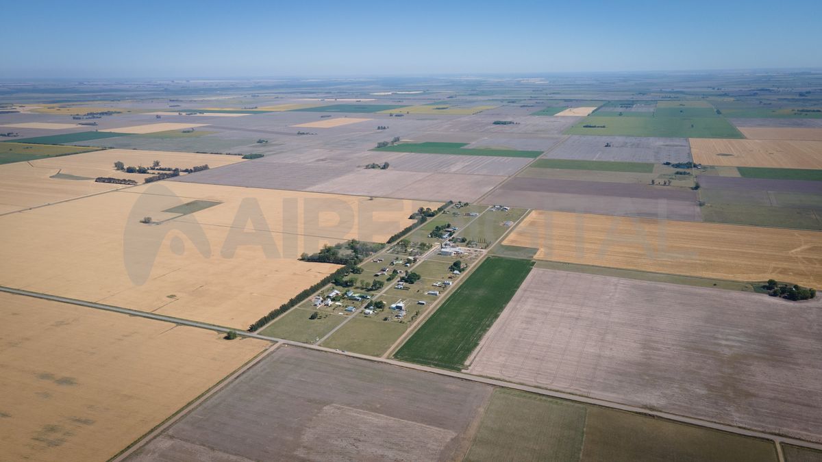 Vista aérea de la comuna de Colonia Angeloni, un pequeño pueblo de tres cuadras por nueve, ubicado a 13 kilómetros de la ciudad de San Justo.