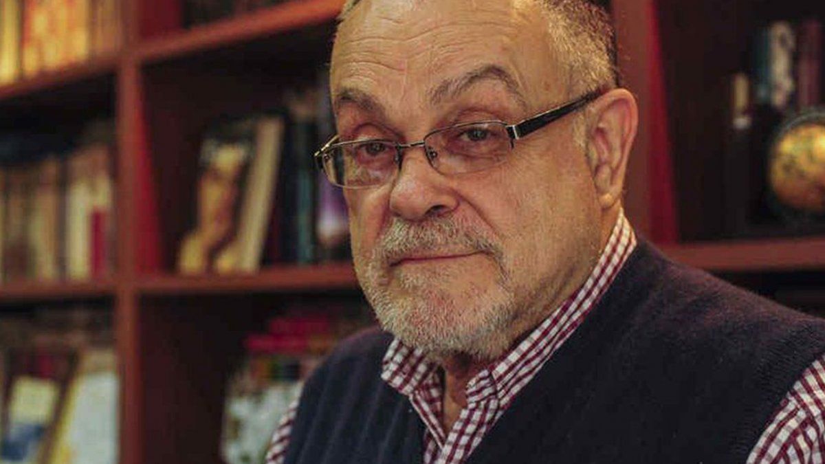 El escritor y periodista Mempo Giardinelli advirtió sobre el riesgo de volver a concesionar apresuradamente la gestión de la estratégica hidrovía del río Paraná.