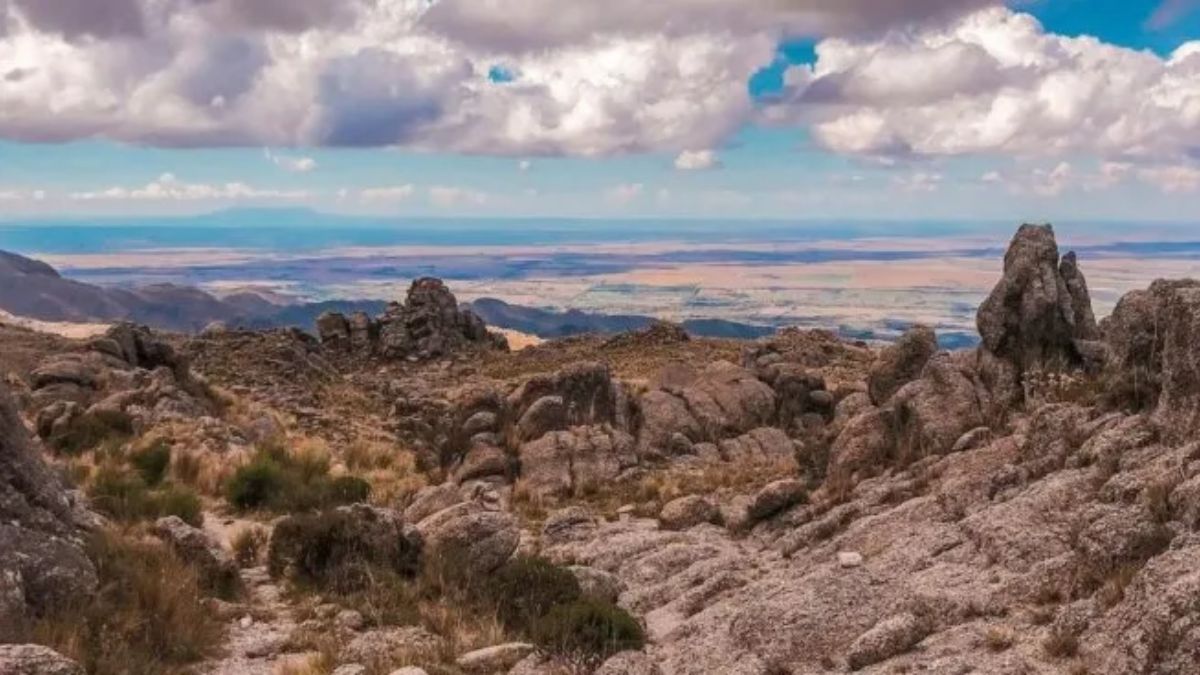 Debido a su ubicación geográfica y altitud, esta zona de San Luis registra una pureza de aire superior, lo que favorece la visibilidad de los astros y convierte al lugar en un punto estratégico para el astroturismo. Debido a su ubicación geográfica y altitud, esta zona de San Luis registra una pureza de aire superior, lo que favorece la visibilidad de los astros y convierte al lugar en un punto estratégico para el astroturismo.
