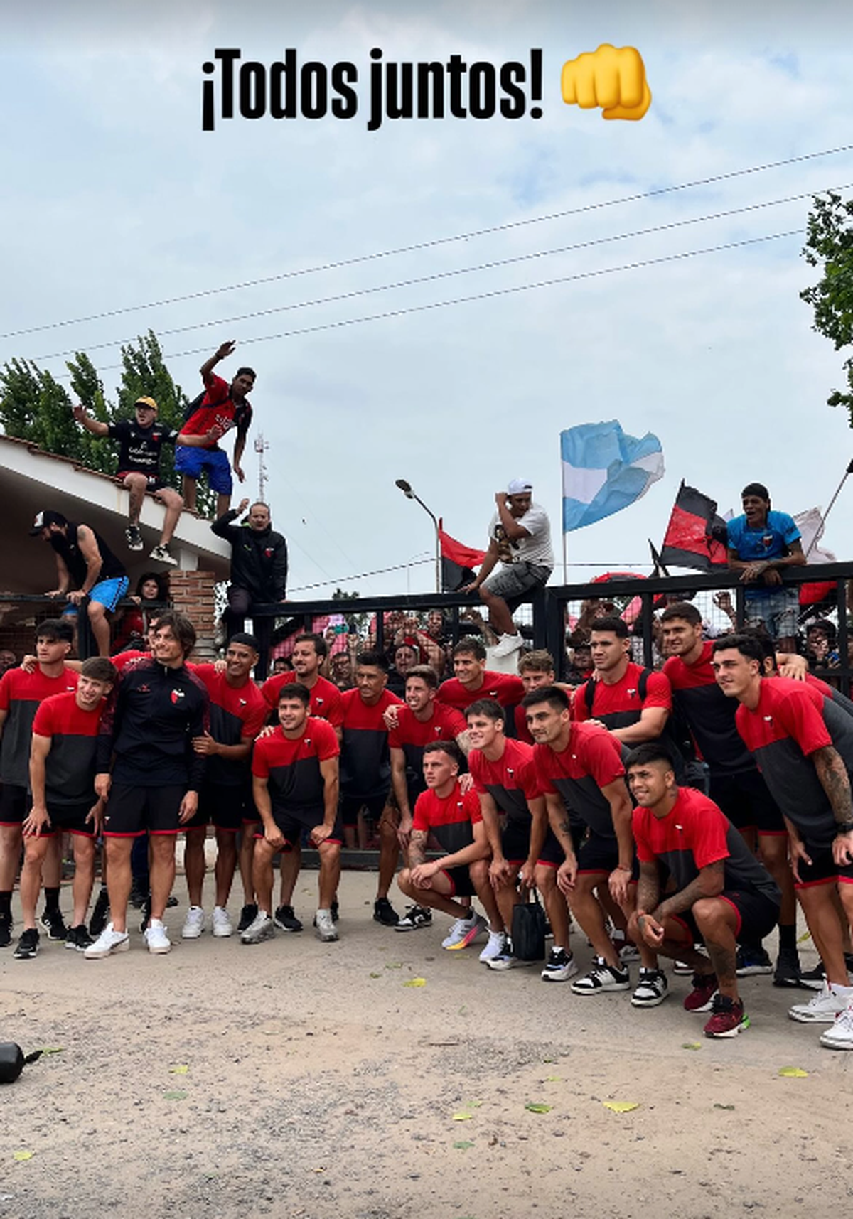 Colón y el banderazo de los hinchas. Colón y el banderazo de los hinchas.