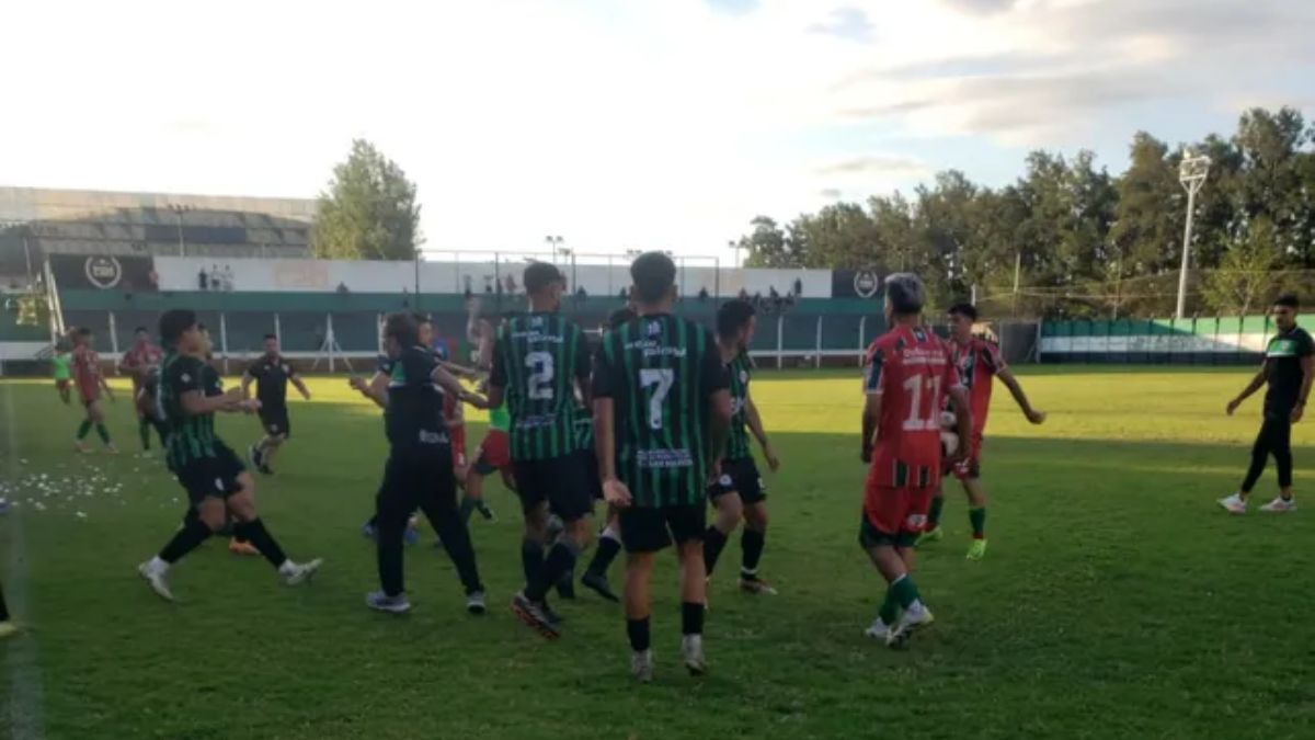 Durísima sanción a un club de Santa Fe por graves hechos de violencia en el Regional Amateur